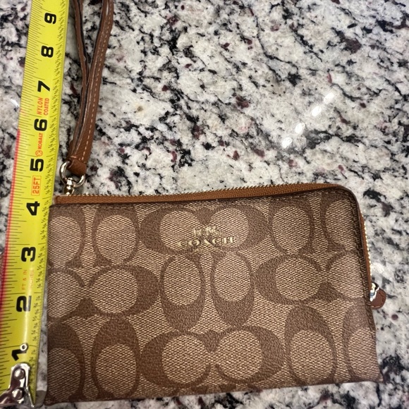 Coach wristlet - Picture 2 of 5